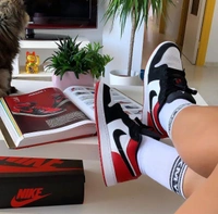 Jordans Retro 1 Low Black Toe - 3