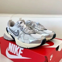 Nike V2k Run Unisex - 2