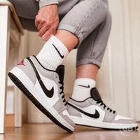 Air Jordans Smoke Grey Low - 8