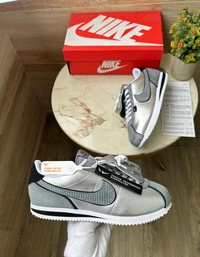 Nike Cortez Petals United - 7