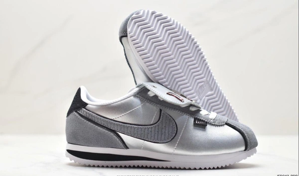 Nike Cortez Petals United - 7