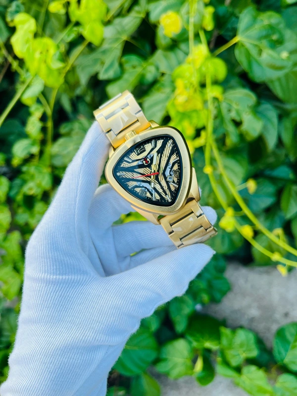 Classic V-Design Chain Watch