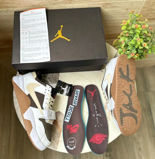 Air Jordan Retro Travis Scott - 10.5, White&Bone