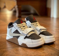 Air Jordan Retro Travis Scott - 10.5, White&Bone