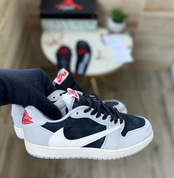Jordan Retro 1 Low Travis Scott Fragmant - 10