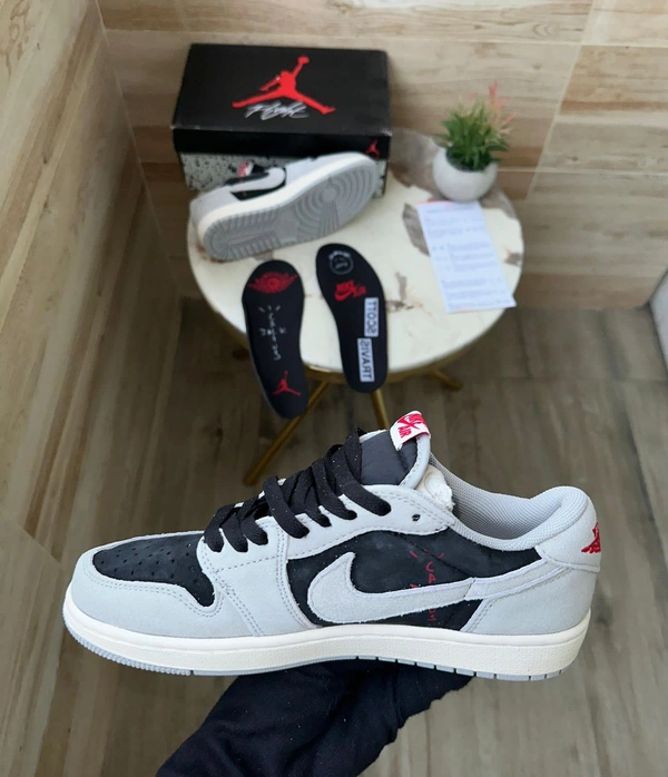 Jordan Retro 1 Low Travis Scott Fragmant - 10