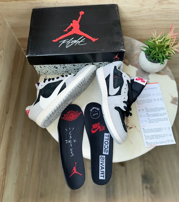 Jordan Retro 1 Low Travis Scott Fragmant - 10
