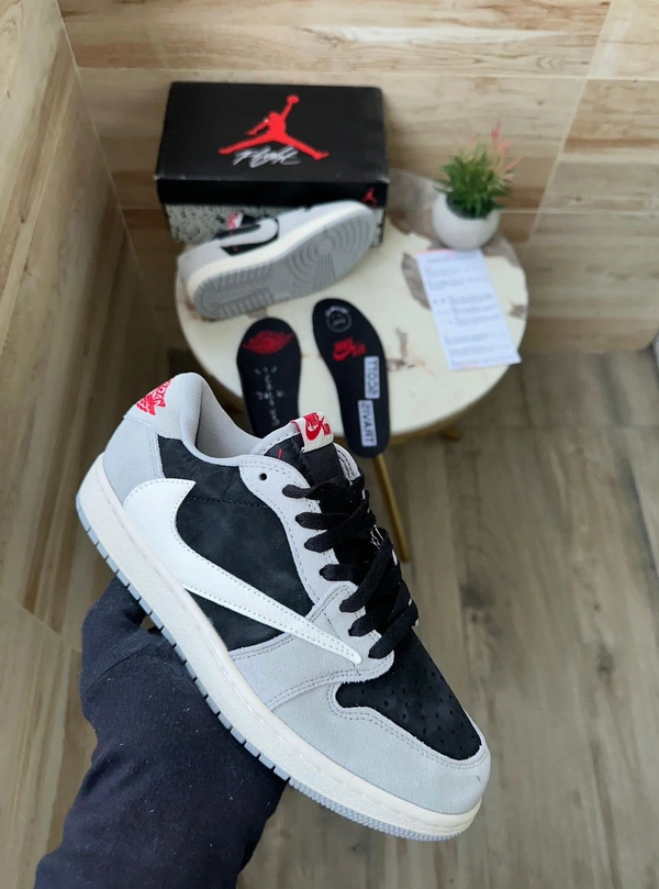 Jordan Retro 1 Low Travis Scott Fragmant - 10