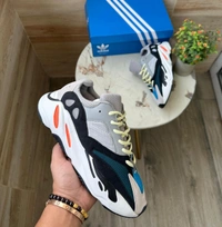 Adidas Yezzy 700 - 9
