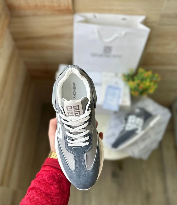 Givenchy Logo Sneakers - 7