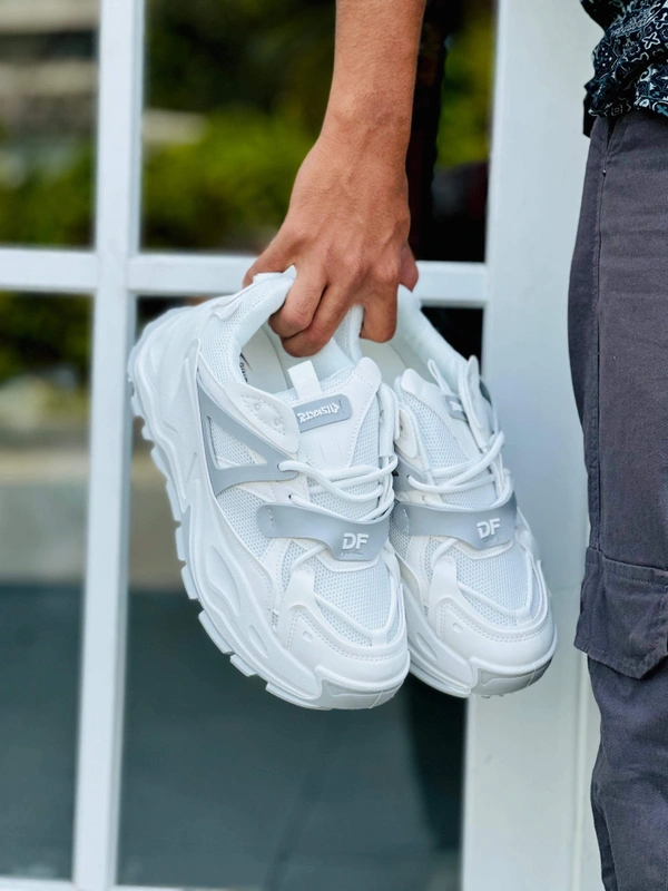 Imported Sneaker  - Alto, 8