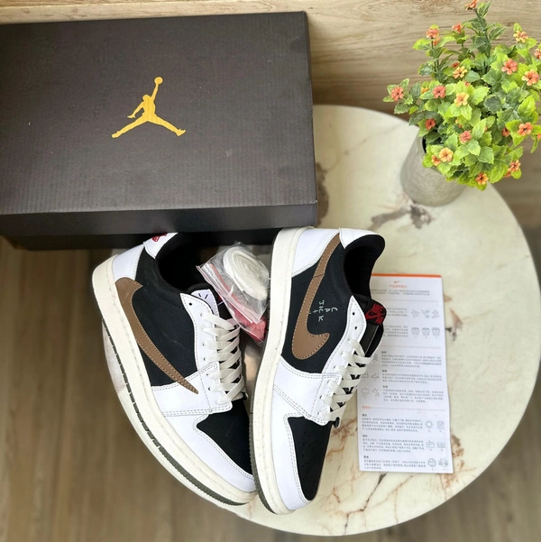 Nike Air Jordan Retro 1 Travis Scott Noir - 40
