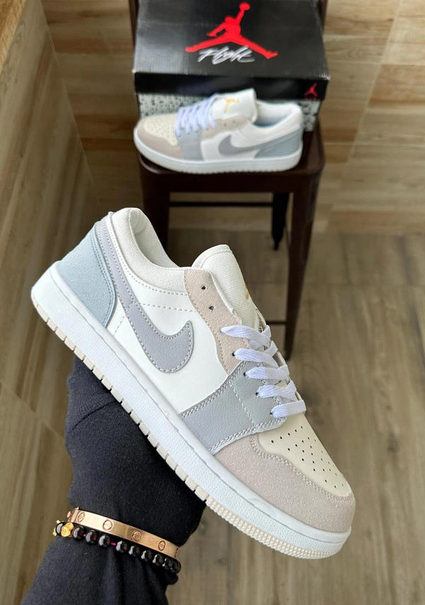 Jordans Retro 1 Paris  - 41