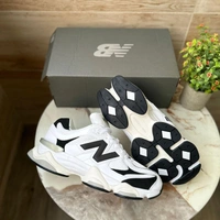 New Balance 9060 - Euro 42