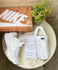 Nike Zoom Vomero 5 - 41