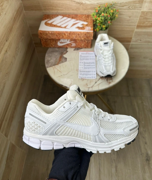 Nike Zoom Vomero 5 - 41