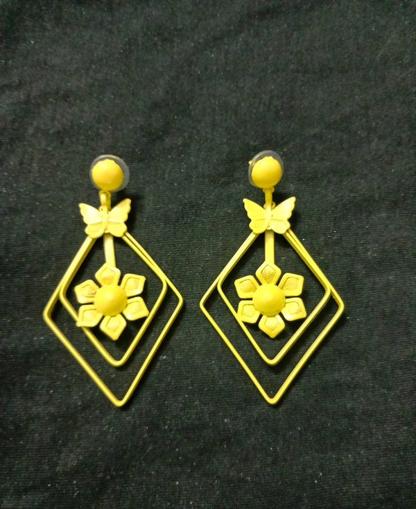 Evergreen Earrings  - Screamin' Green