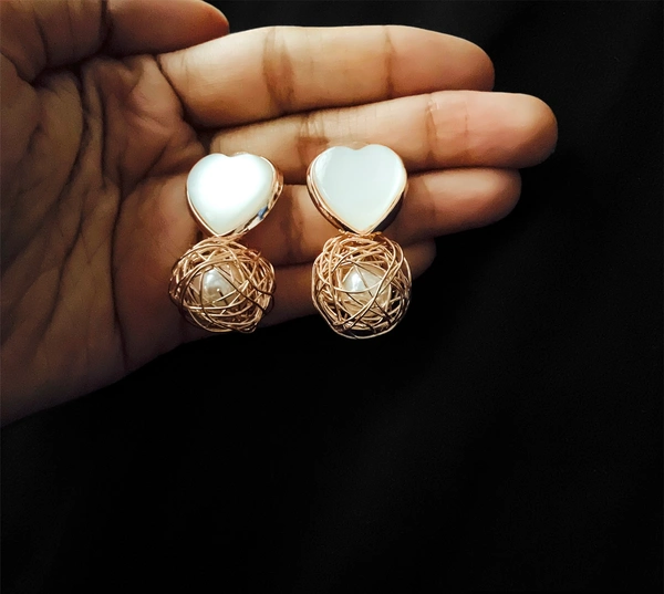 Stylish Wire Pearl Earrings - Gold
