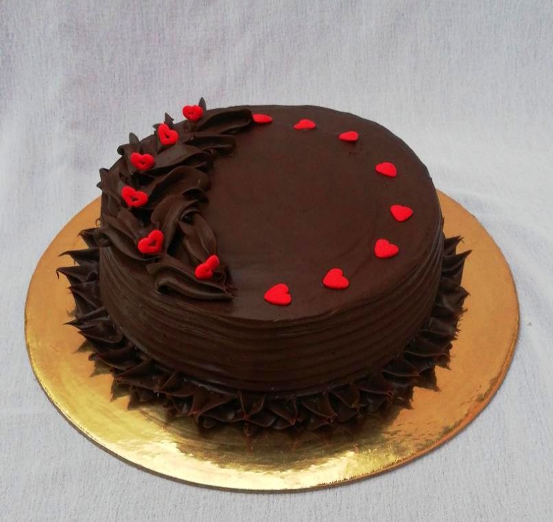 Chocolate Truffle Cake With Floral Design | bakehoney.com
