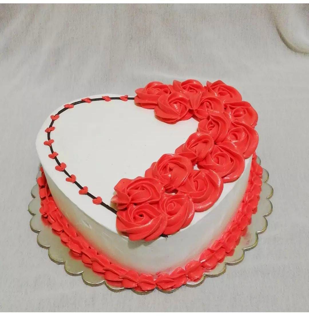 Heart shape cake 1 online cake delivery.