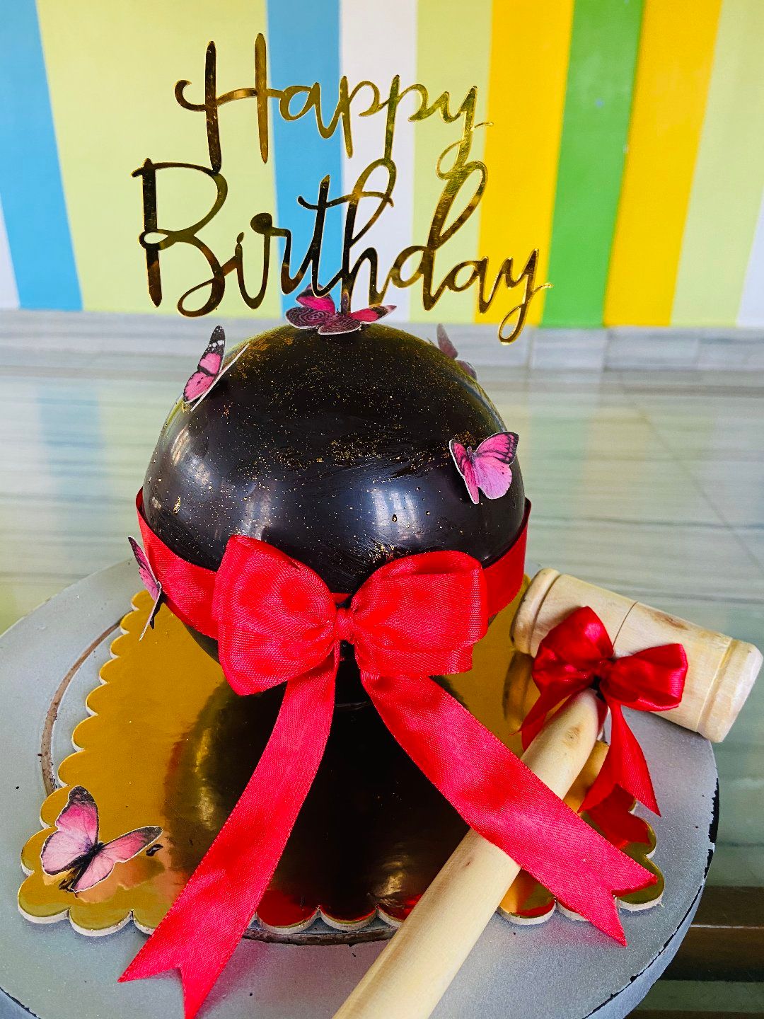 Chocolate Pinata Cake Heart (Smashable Cake Alternative) | Giftr -  Singapore's Leading Online Gift Shop