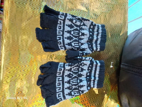 Gloves - as per availabe, 8yrs & Above