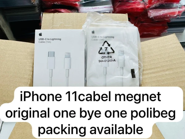 I Phone C to Lightning Megnate Og Cable