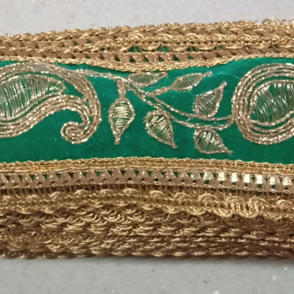 Saree Lace / Border - 9 m. approx. , green golden 