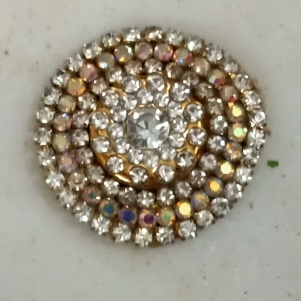 Designer Buti With Silver Nug