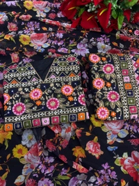 FWSNX DIGITAL fLOWERY PRINT AND THREAD EMBROIDDERY FAUX GEORGETTE SAREE WITH BLOUSE PIEE - Black