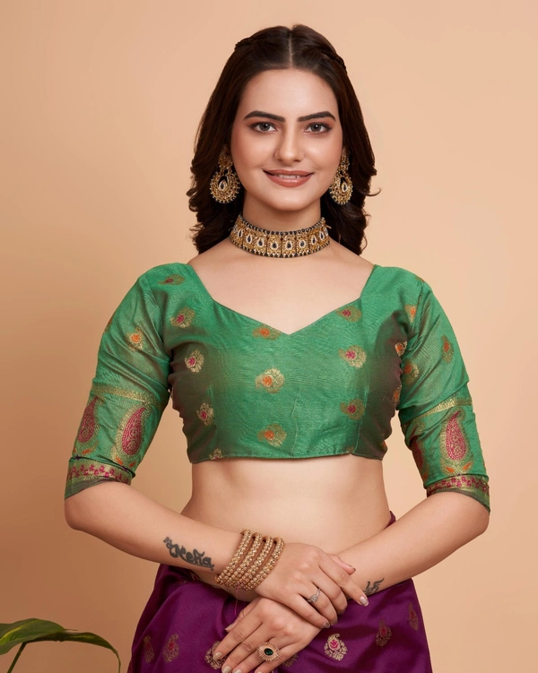 FWVLS BANARASI JAQUARD SILK SAREE WITH RICH RICH CONTRAST PALLU - Magenta Red