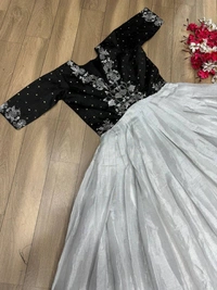 Tissue Silk Gown - M