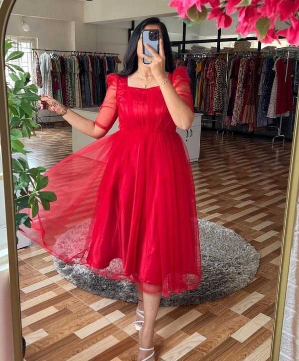 RED GOWN - M