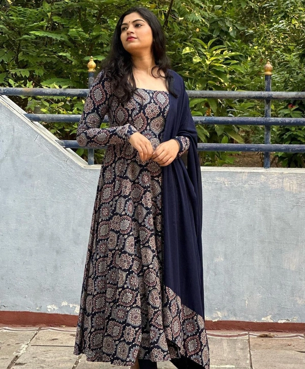 Super Hit Gown With Dupatta - M