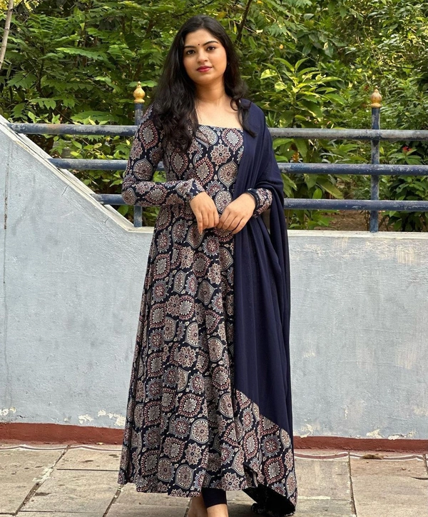 Super Hit Gown With Dupatta - L