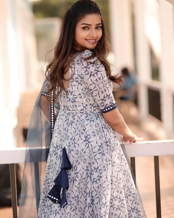 Trendy Design Kurta Set - S