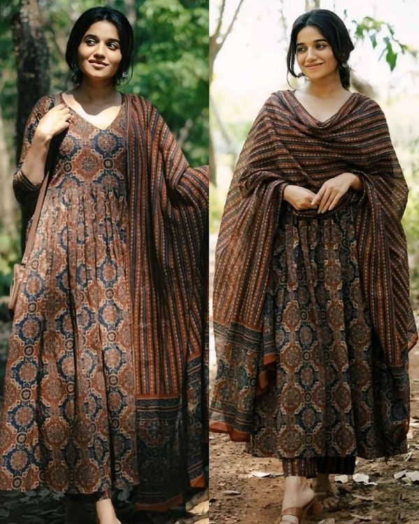 Daily Use College & Office New Design Includes Flared Kurta & Dupatta Set - XS