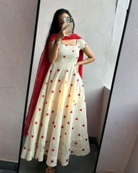 Trendy Fashionista Women Gowns - M