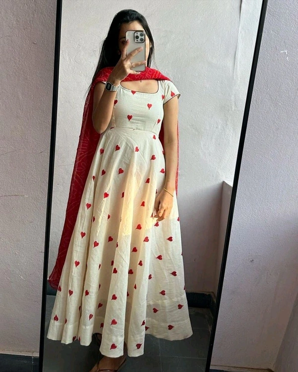 Trendy Heart Gown With Dupatta - M