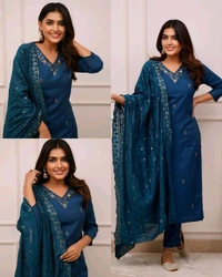 Women Embroidered Chanderi SILK KURTA SET - Purple, S