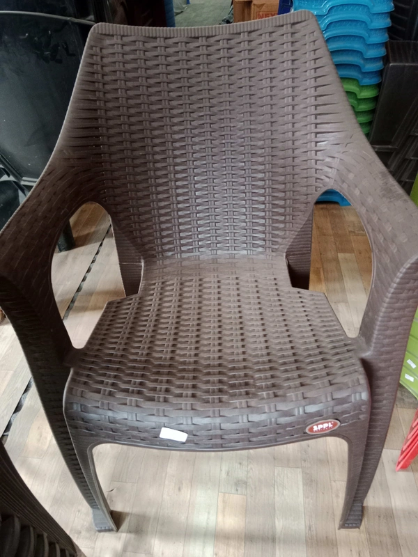 cosmo Plastic Chair    - Brown