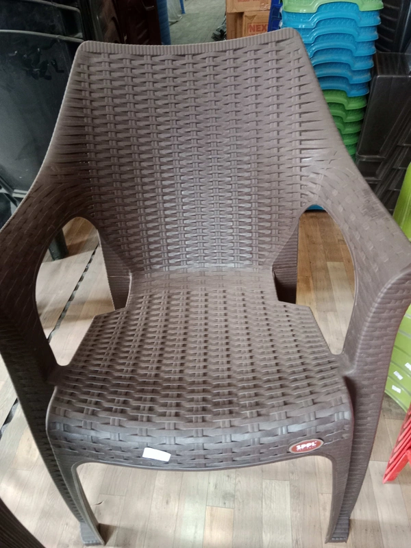 cosmo Plastic Chair    - Brown