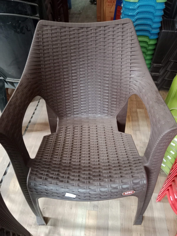 cosmo Plastic Chair    - Brown