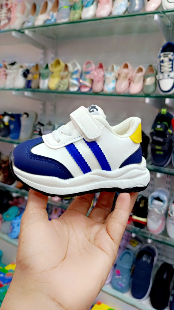 Boy's Snickers Shoes  - White, 31