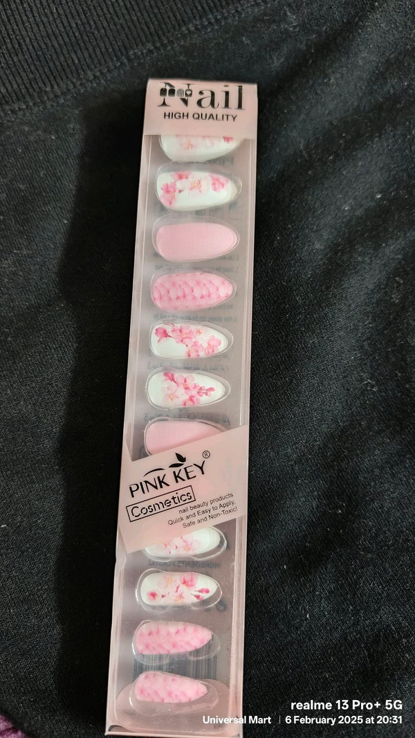 Fancy Artificial Nails Pink And White Colour 