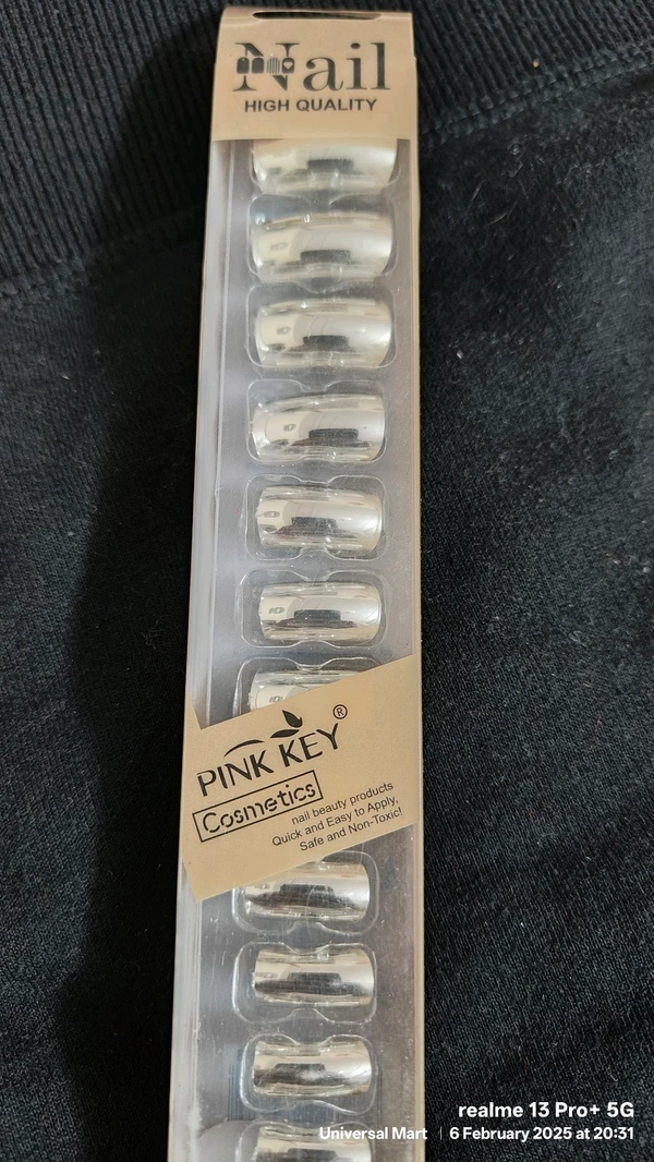 Artificial Nails Shiny Silver Colour 