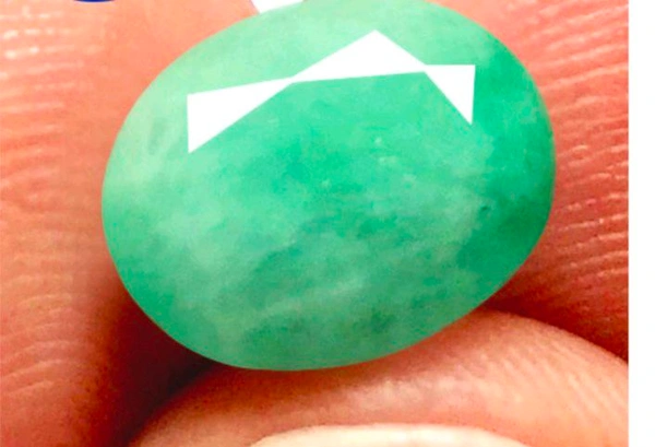 Natural Emerald Stone (Certified by GIA / IGJTL / IGI ) Brazil Mines Panna Stone Unheated UntreatedCODE = Emerald3745 - Japanese Laurel