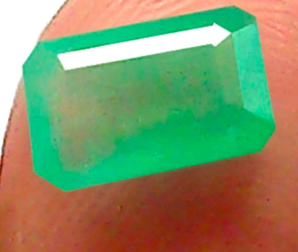 Natural Emerald Stone (Certified by GIA / IGJTL / IGI ) Colombia Mines Panna Stone Unheated UntreatedCODE = Emerald3472 - Japanese Laurel