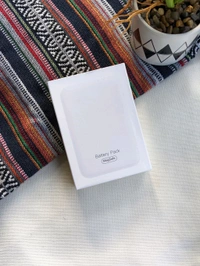 iPhone MAGSAFE Wireless  Power Bank - White