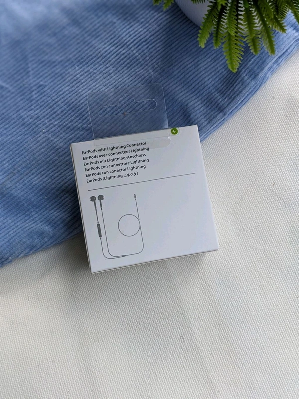 PREMIUM LIGHTNING EARPHONE